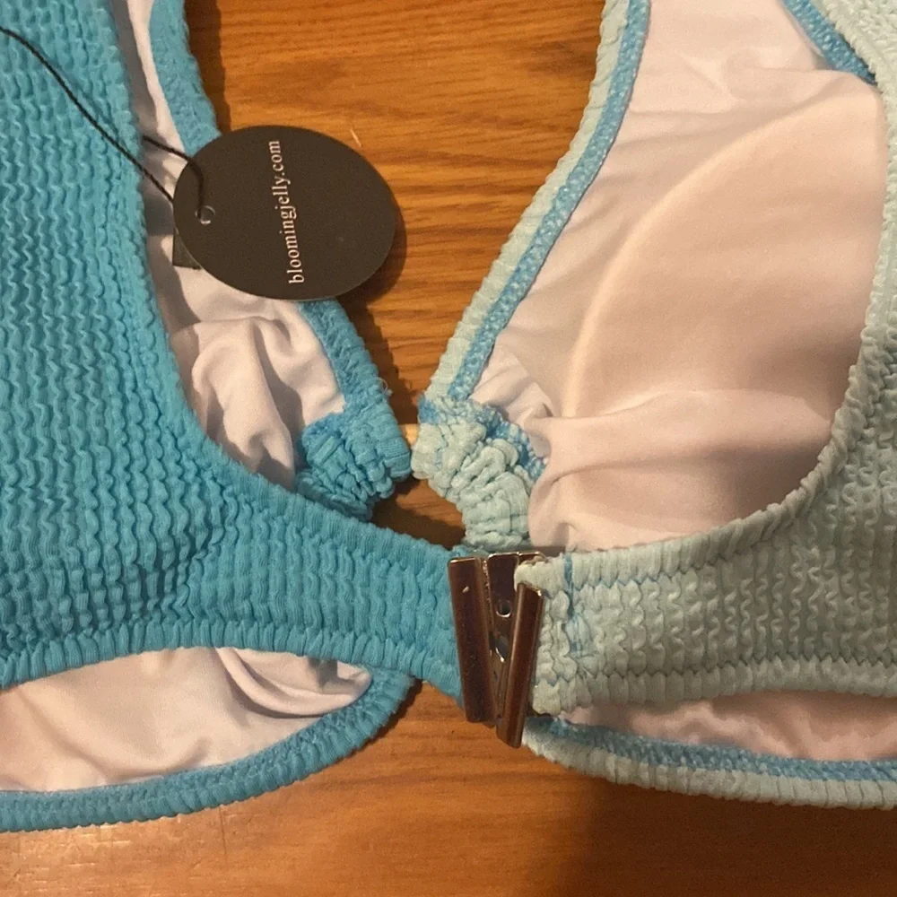 Blooming Jelly Bikini Top size XL. (BZ) - Picture 4 of 5